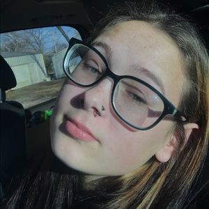 Meet your Posher, Emilea